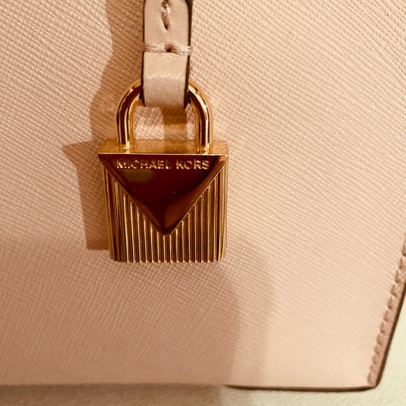 MICHAEL KORS Women's Mercer Messenger Crossbody - Picture 7 of 16